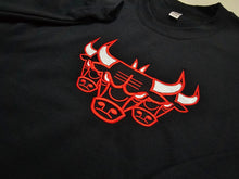 Cargar imagen en el visor de la galería, The BULLS Sweatshirt/Hoody - Premium TShirts &amp; More
